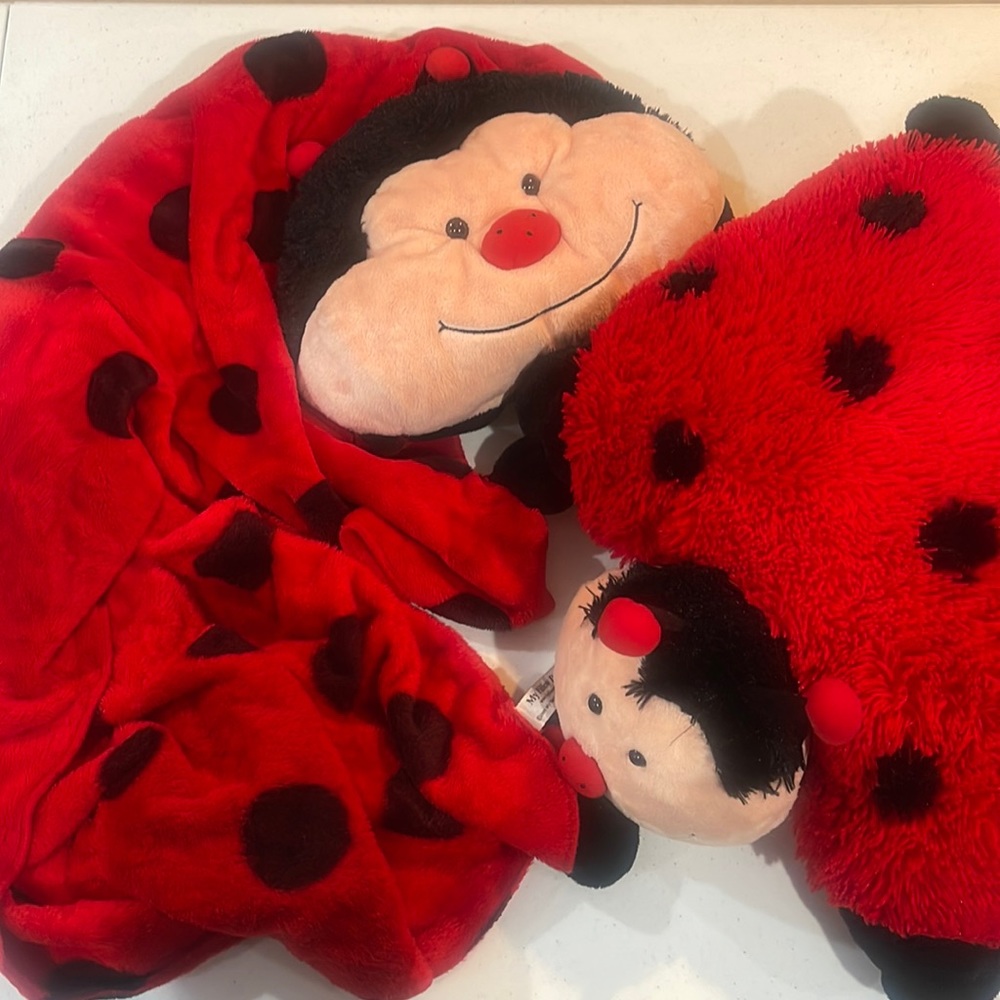 Wonderpets Pillow Pet Ladybug Pillow and Blanket set